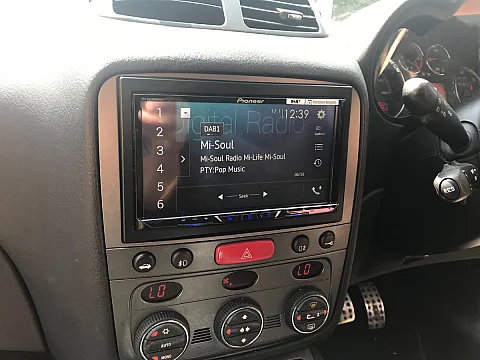 Alfa Romeo GT 2009 / Pioneer SPH-DA230DAB