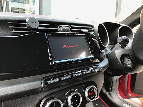 Alfa Romeo Giulietta - 2011 / Pioneer AVH-Z5000DAB