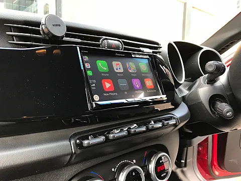 Alfa Romeo Giulietta - 2011 / Pioneer AVH-Z5000DAB