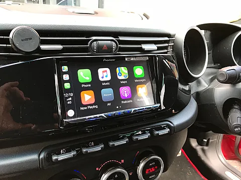 Alfa Romeo Giulietta - 2011 / Pioneer AVH-Z5000DAB