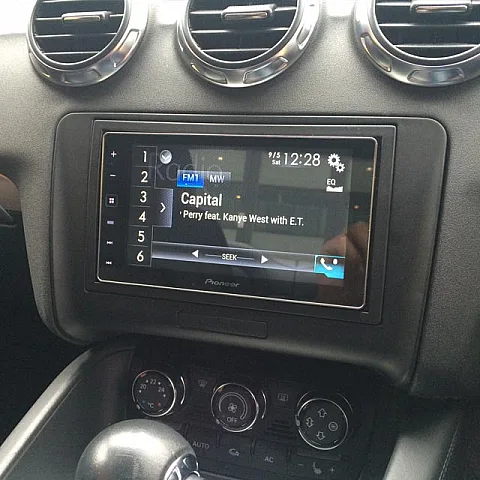 Audi TT Mark 2 / Pioneer SPH-DA120