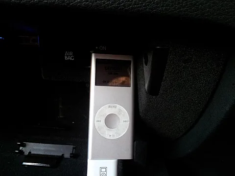 Audi Q7 - Dension 500S BT Bluetooth, iPod/iPhone, Aux and USB Solution