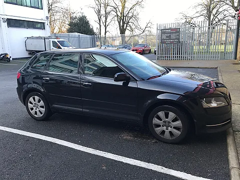 Audi A3 - 2012 / Alpine CDE-205DAB / CT27UV70