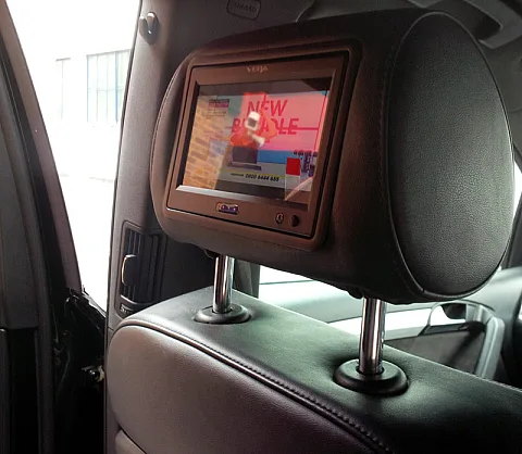 Audi Q7 - Veba Headrest Screens
