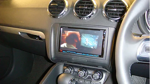 AUDI TT MK2 2007 - KENWOOD DOUBLE-DIN SCREEN / NAVIGATION