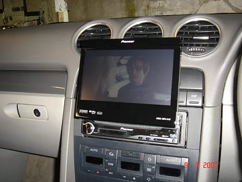 AUDI A4 CONVERTIBLE 04 - PIONEER AVH-P5000DVD SCREEN