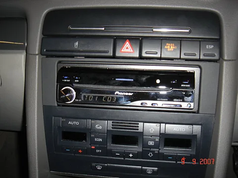 AUDI A4 CONVERTIBLE 04 - PIONEER AVH-P5000DVD SCREEN