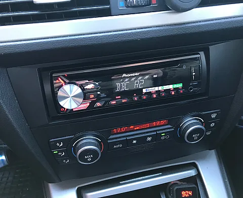 Pioneer DEH-3900BT - BMW E90 2007