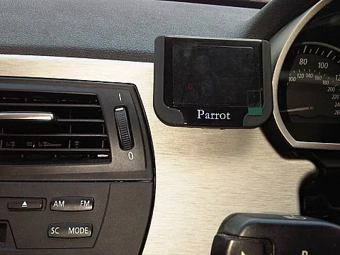 BMW Z4 (2005) - Parrot Mki9200 Handsfree Kit