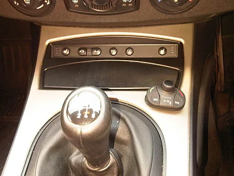 BMW Z4 (2005) - Parrot Mki9200 Handsfree Kit
