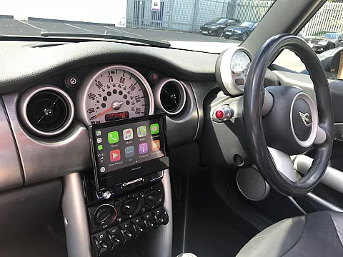 BMW Mini Convertible 2006 / Pioneer AVH-Z7100DAB