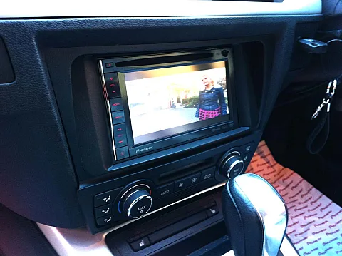 BMW 3 Series (E92) - Pioneer Navigation