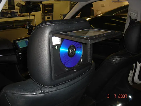 BMW E46 1999 - AFTERMARKET HEADREST & SCREENS