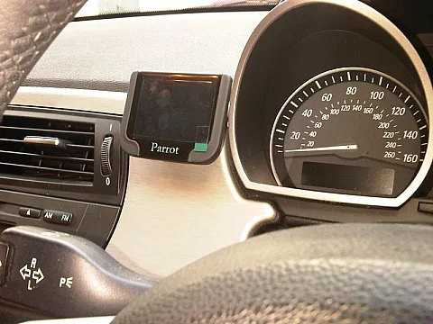BMW Z4 (2005) - Parrot Mki9200 Handsfree Kit