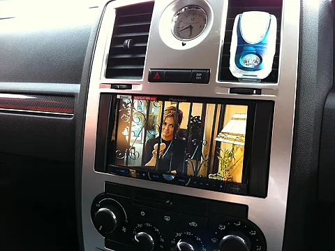 Chrysler 300C - Pioneer AVH-4400BT Double Din Screen