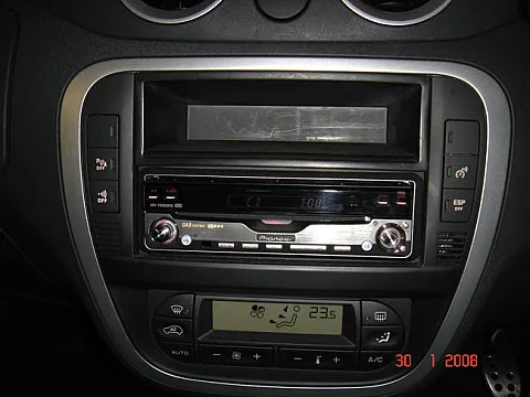 CITREON 2006 C2 - Pioneer AVIC-X1BT Navigation System