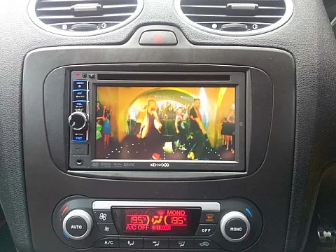 Ford Focus ST 2007 - Kenwood double din screen