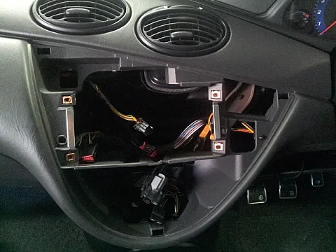Ford Focus MK1 - Double Din Conversion with Pioneer AVIC-F930BT