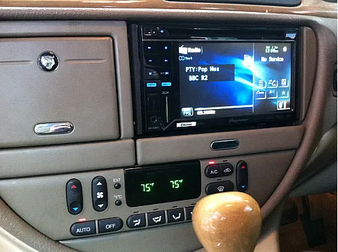 Jaguar S type (2000) - Pioneer AVH-3300BT