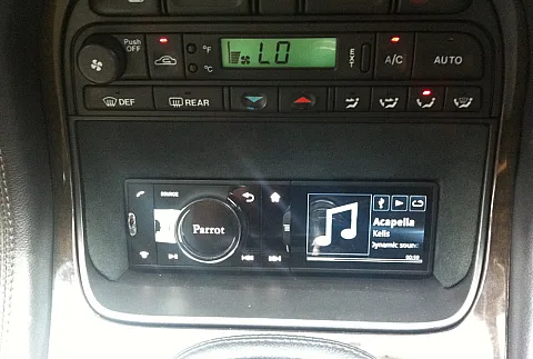 Jaguar XJ Sport 2000 - Custom made Panel with Parrot Asteroid