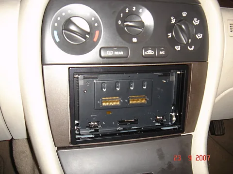 JAGUAR X TYPE 02 - JVC KW-AVX810 SCREEN