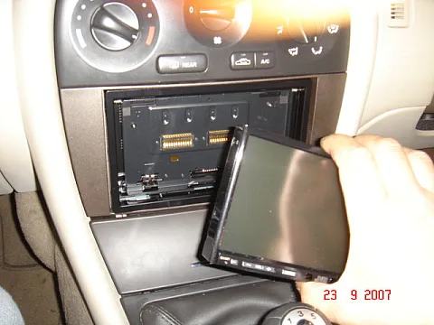 JAGUAR X TYPE 02 - JVC KW-AVX810 SCREEN