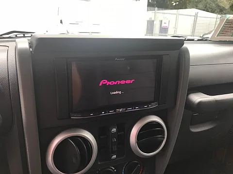 Pioneer AVIC-F80DAB / ND-BC8 - Jeep Wrangler 2010