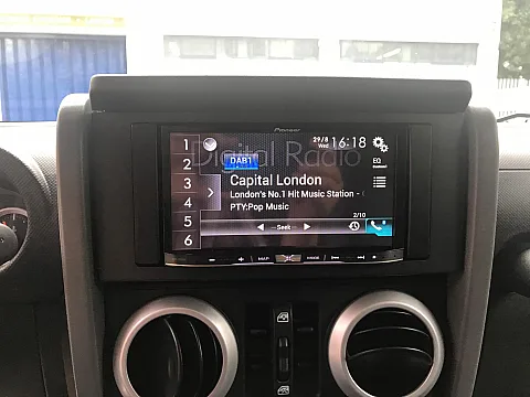 Pioneer AVIC-F80DAB / ND-BC8 - Jeep Wrangler 2010