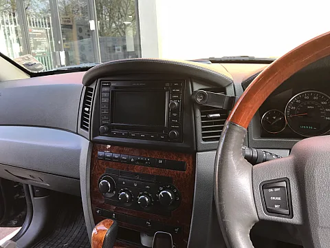 Jeep Grand Cherokee - 2007 / Pioneer SPH-DA230DAB