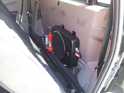 Landrover Discovery 3 2006 Focal Amplified Sub Box Install
