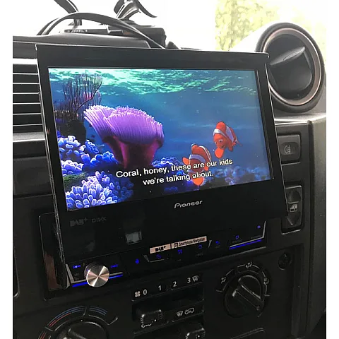 Landrover Defender 2013 / Pioneer AVH-Z7000DAB