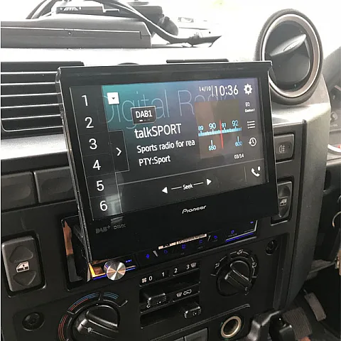 Landrover Defender 2013 / Pioneer AVH-Z7000DAB