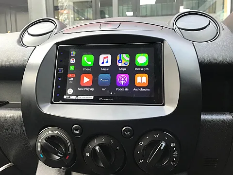 Mazda 2 - 2010 / Pioneer SPH-DA130DAB