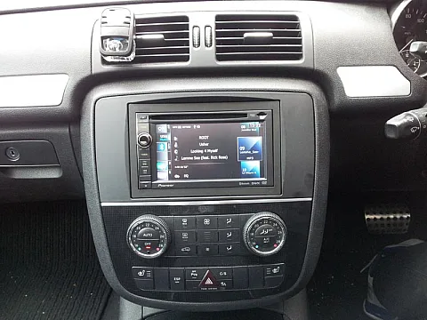 Mercedes R Class 2008 - Pioneer AVIC-F940BT Navigation/DVD unit.