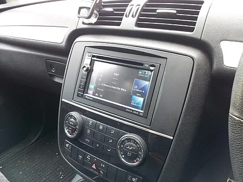 Mercedes R Class 2008 - Pioneer AVIC-F940BT Navigation/DVD unit.