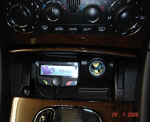 2005 MERCEDES C CLASS - Parrot CK3100 in ashtray