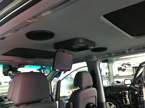 Mercedes Viano - Beat Roof Monitor and Pioneer Speakers