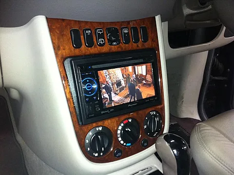 Pioneer AVH-2400BT installed in Mercedes A Class 2001