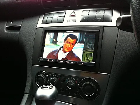 Mercedes C Class 2006 - Pioneer AVIC-F40BT Navigation System