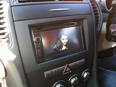 Mercedes SLK 2007 - Pioneer AVIC-F930BT Navigation System