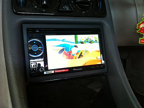 Mercedes CLK (2000) - Pioneer AVH-2400BT Double Din Screen