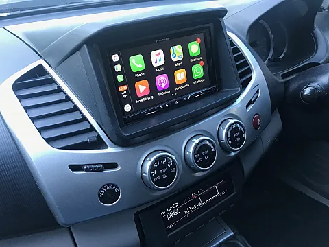 Mitsubishi L200 2010 / Pioneer AVH-Z5100DAB
