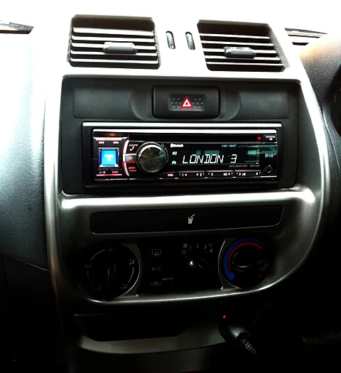 Pioneer AVH-X3800DAB DAB+ Tuner Installed in Nissan Elgrand