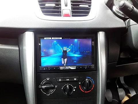 Peugeot 207 (09) - Pioneer AVH-8400BT Double Din Unit