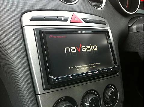 Peugeot 308 (2010) - Pioneer AVIC-F30BT Navigation System