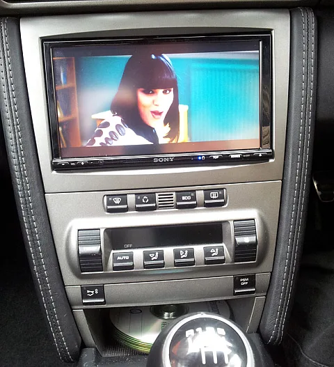 Porsche 997 - Sony XNV-L77BT Sat Nav Unit