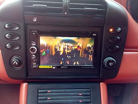Porsche 911 (996) - Sony XNV-L66BT Sat Nav System