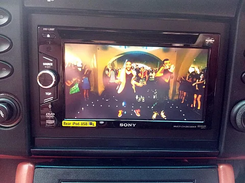 Porsche 911 (996) - Sony XNV-L66BT Sat Nav System
