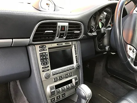 Porsche 997 2006 - Pioneer AVIC-F980DAB and Pioneer ND-BC8 rear camera
