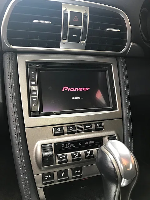 Porsche 997 2006 - Pioneer AVIC-F980DAB and Pioneer ND-BC8 rear camera